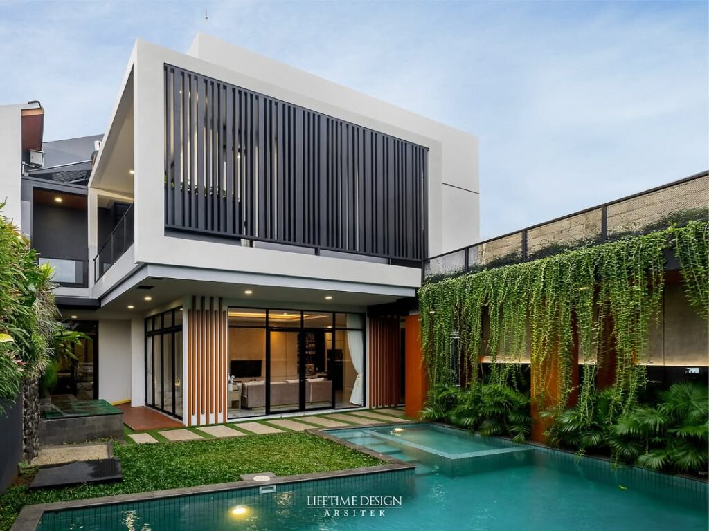 Rumah Istana Beserta Kolam Renang
